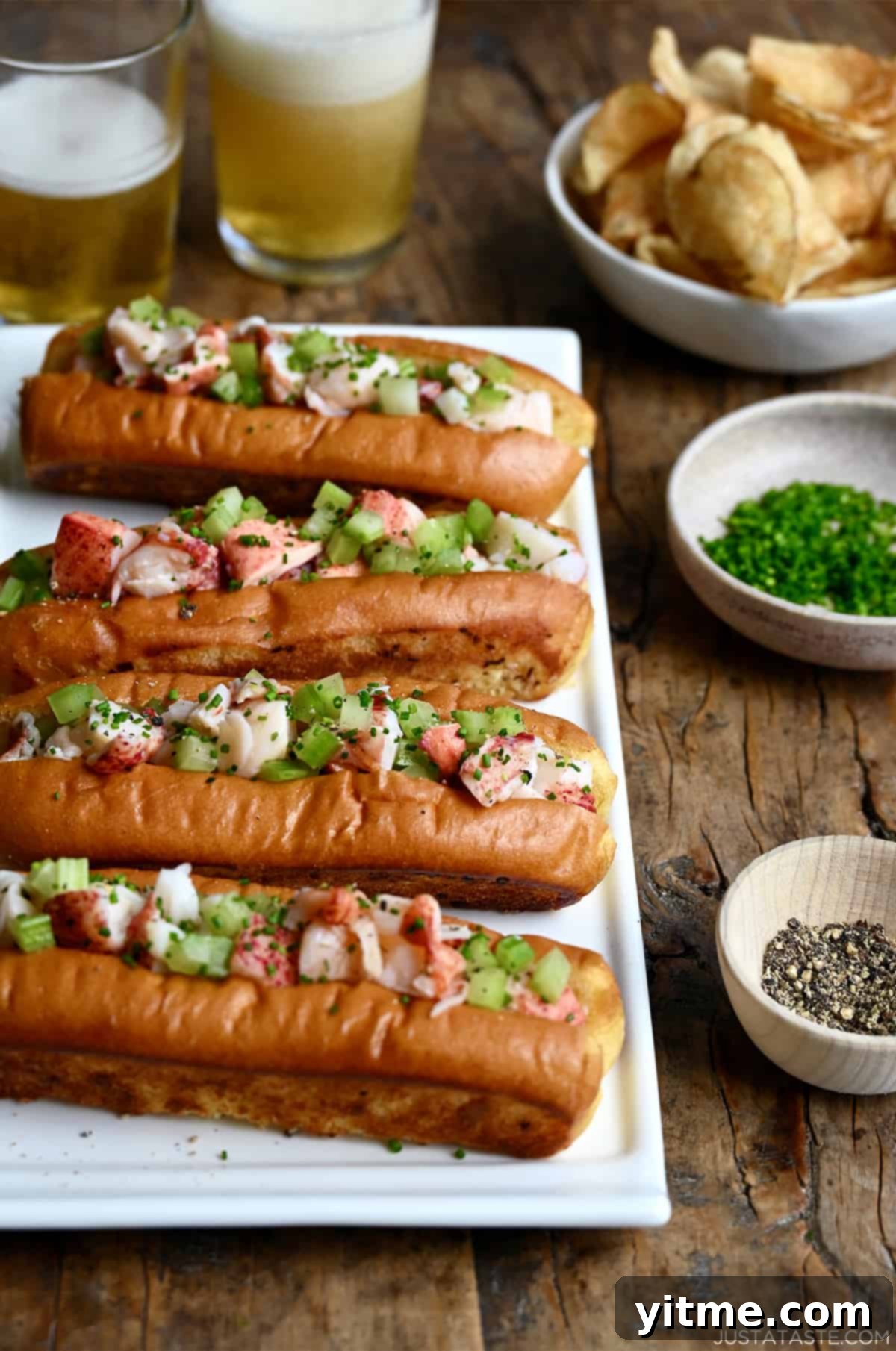 Garlic Butter Lobster Rolls 1 featured 11673 1