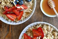 Healthy Quinoa Breakfast Bowls