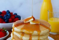 Light and Fluffy Buttermilk Pancakes