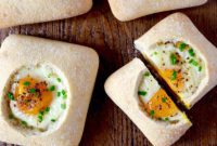 Hearty Egg Bread Bowls