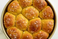 Pumpkin Dinner Rolls: A Fall Baking Delight