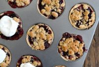 Streusel-Topped Cherry Pie Bites