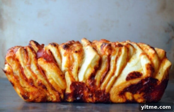 Pepperoni Pizza Pull-Apart Bread