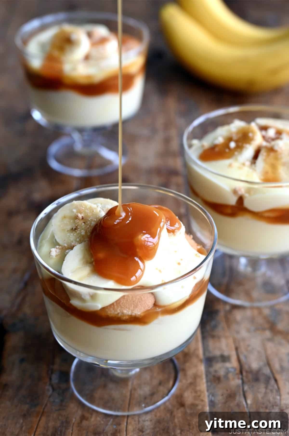 Drizzling caramel on banana pudding