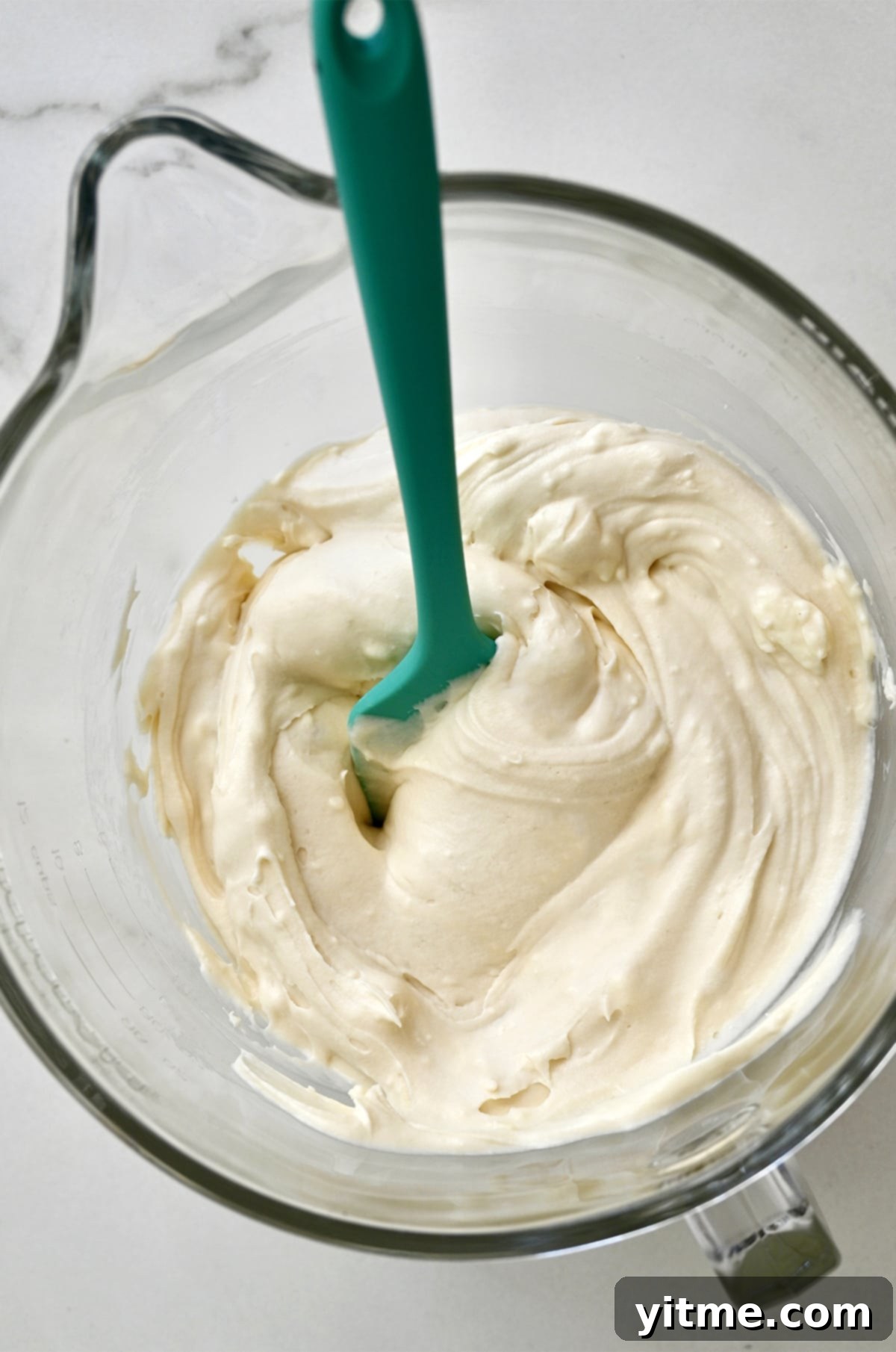 Fluffy cream cheese frosting