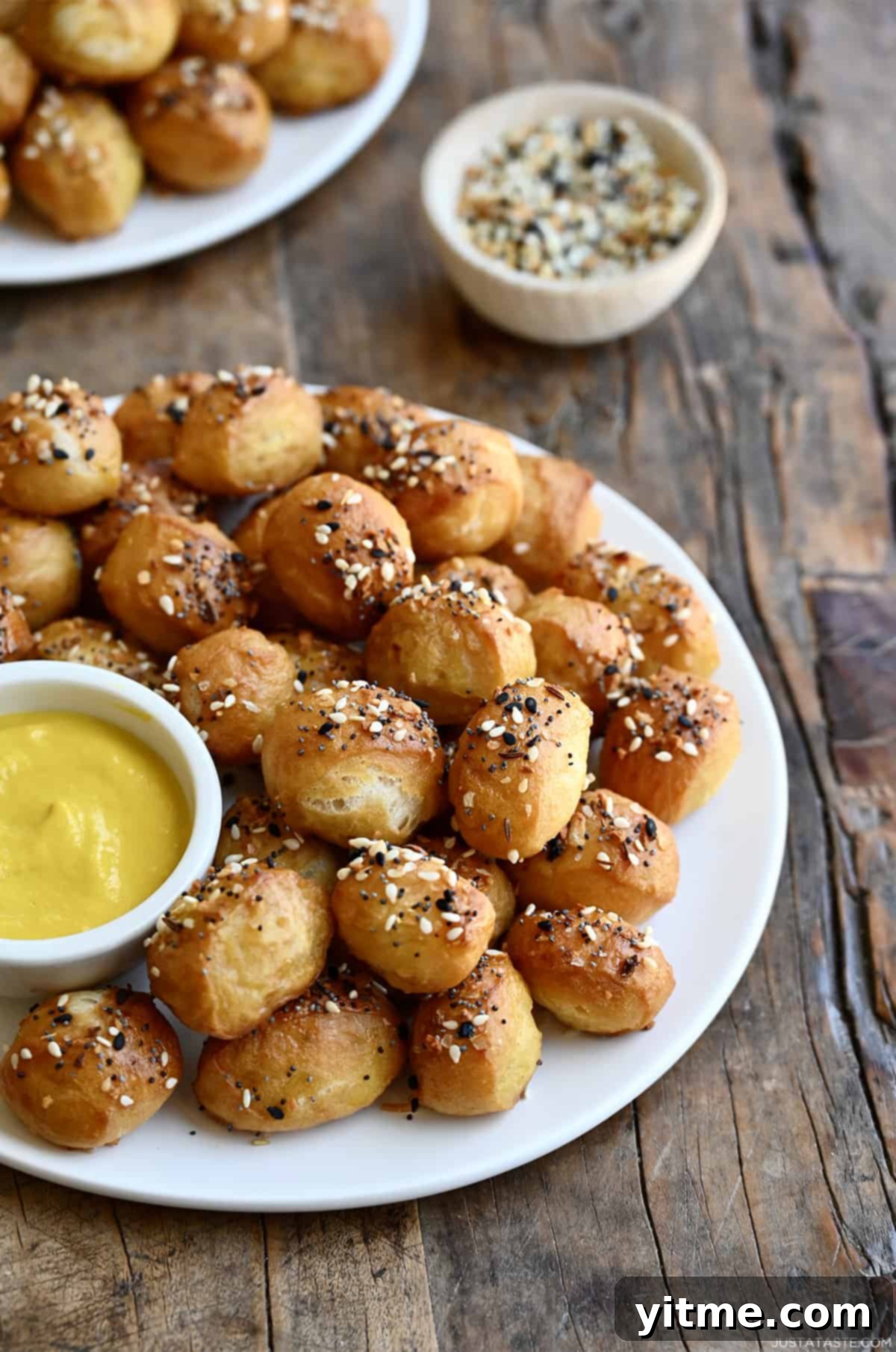Easy pizza dough soft pretzel bites