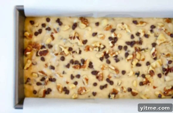 Unripe Bananas next to Ripe Bananas for Baking