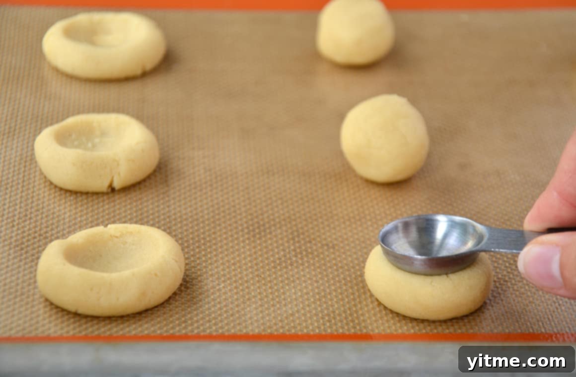 Cookies with indentations