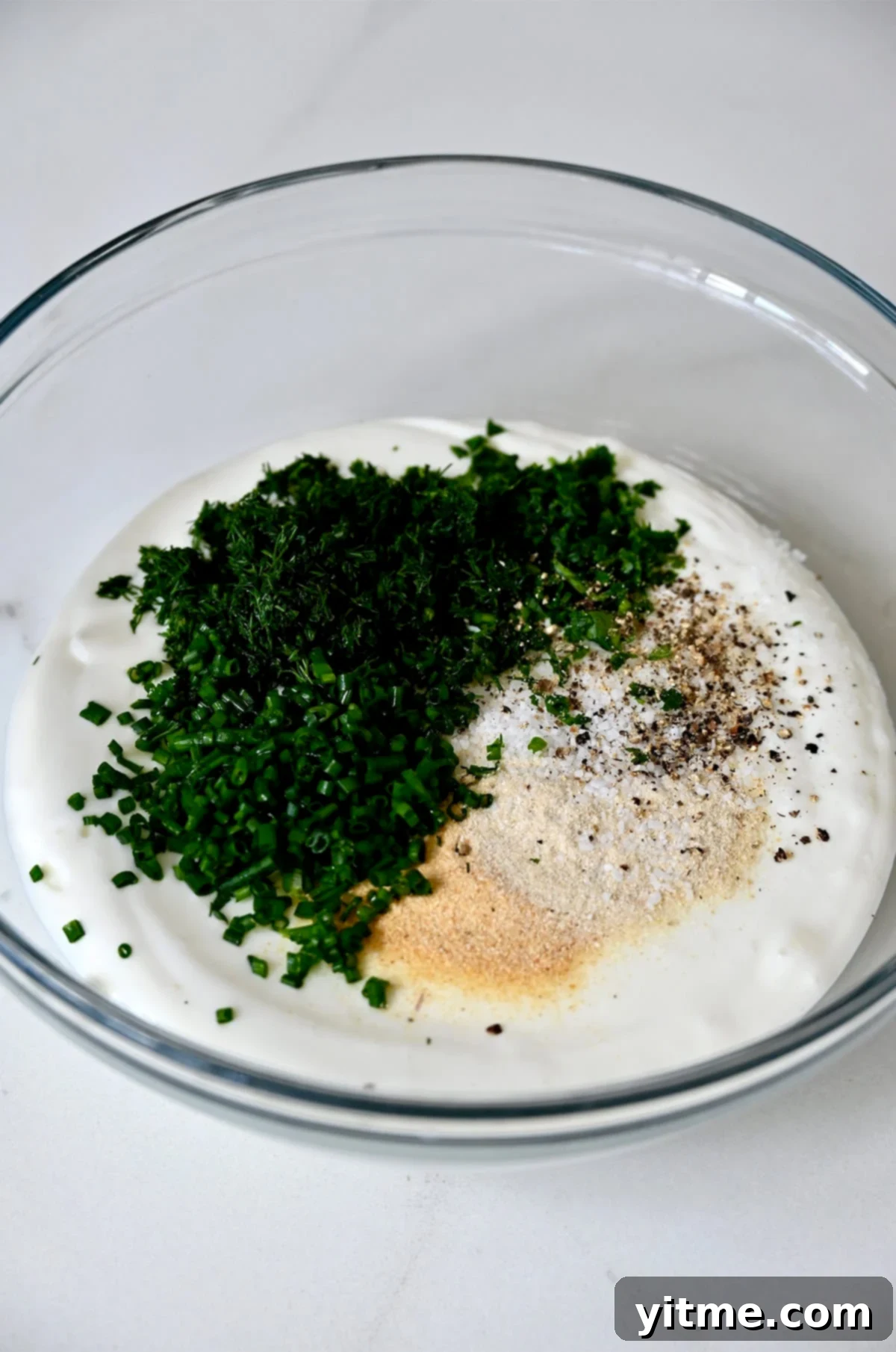 Adding herbs and spices to whipped cottage cheese