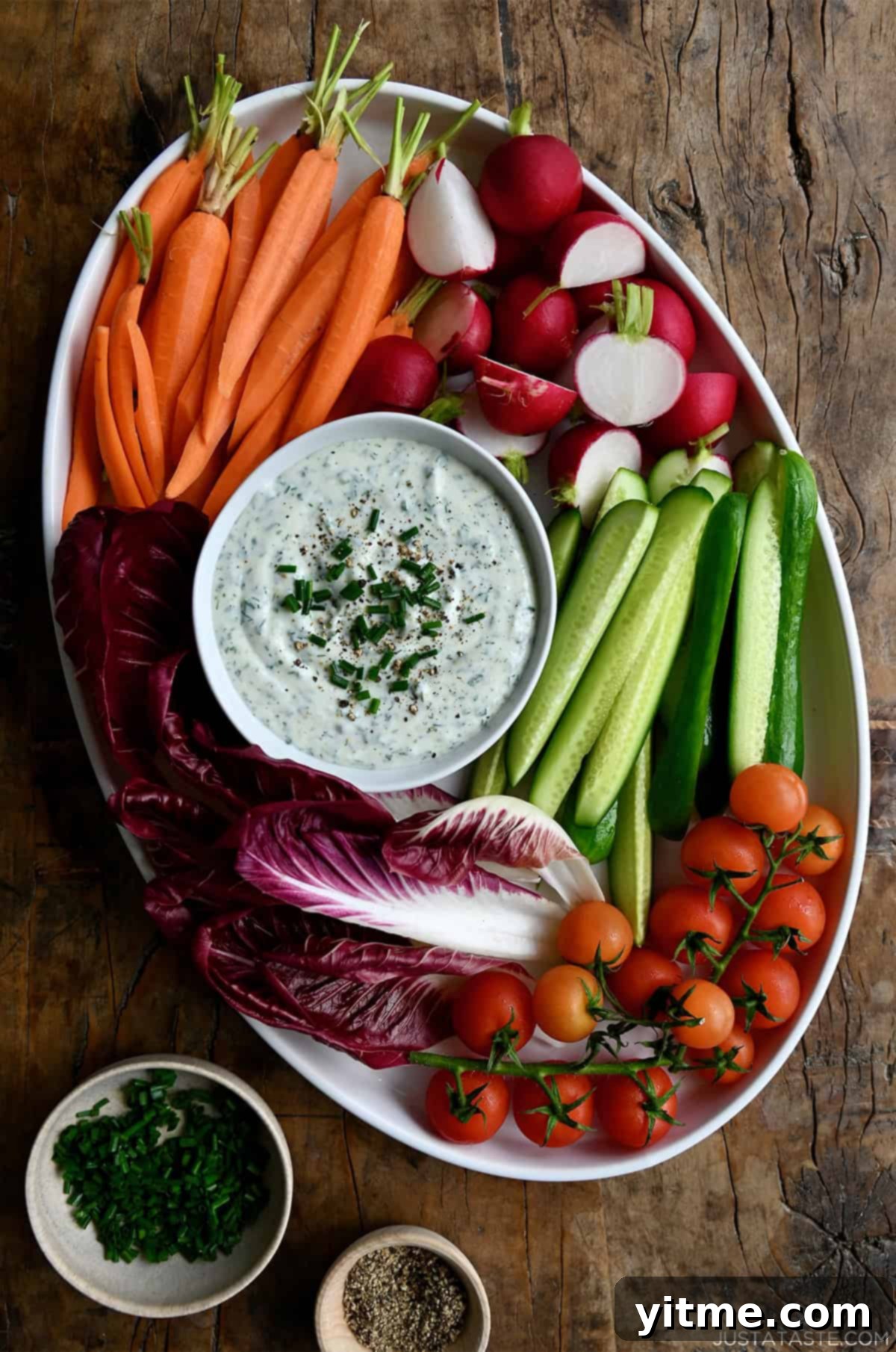 Whipped cottage cheese dip with veggies