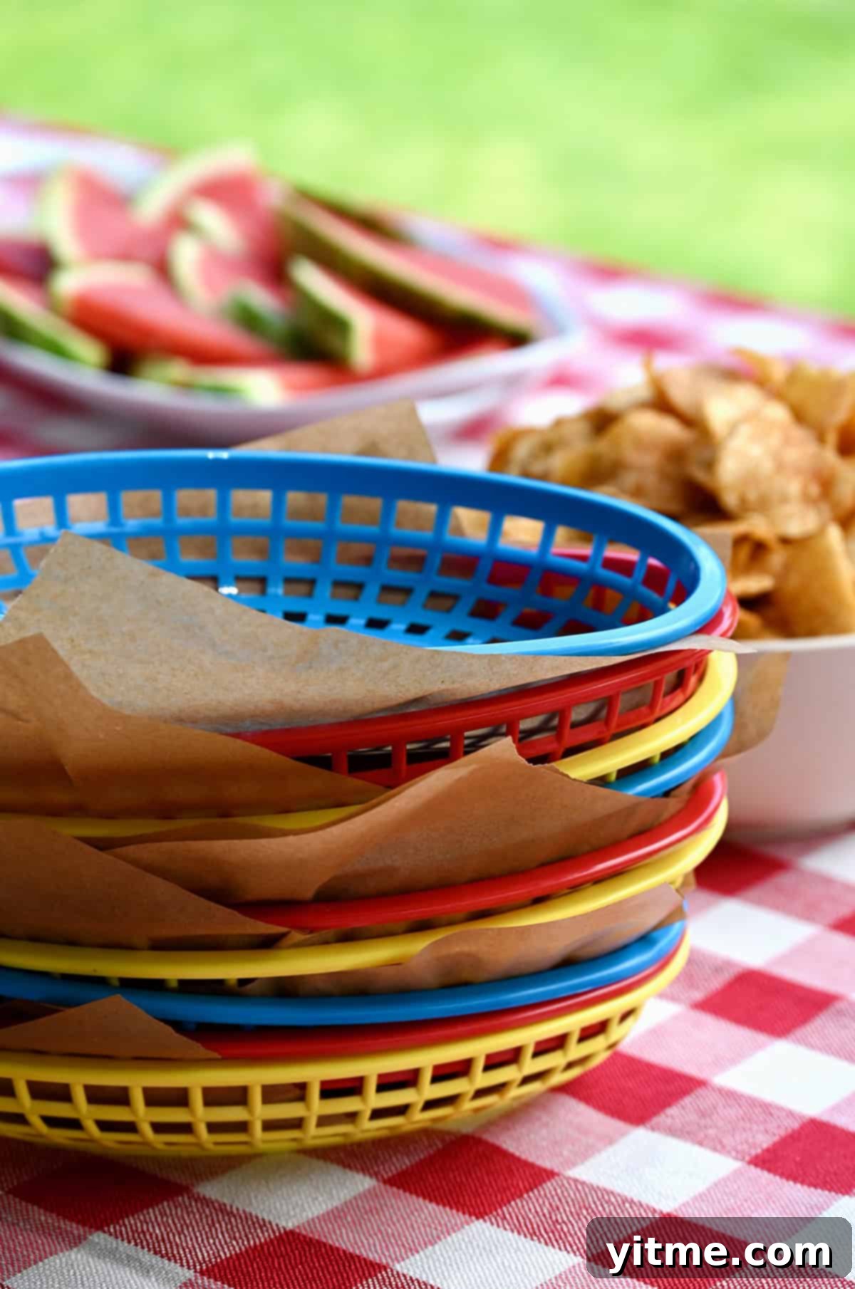 Parchment paper-lined food baskets.